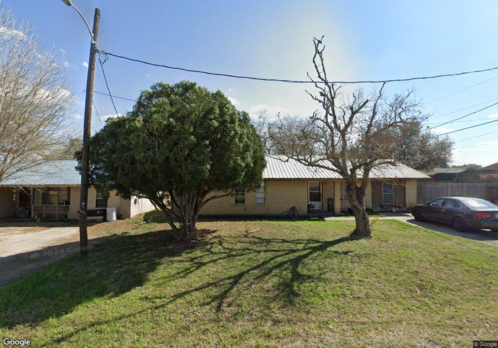 903 W Bates St, Beeville, TX 78102 - photo 1