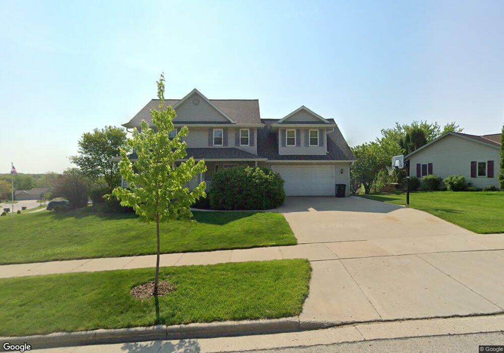 3306 Dubin Cir, West Bend, WI 53090 - photo 1