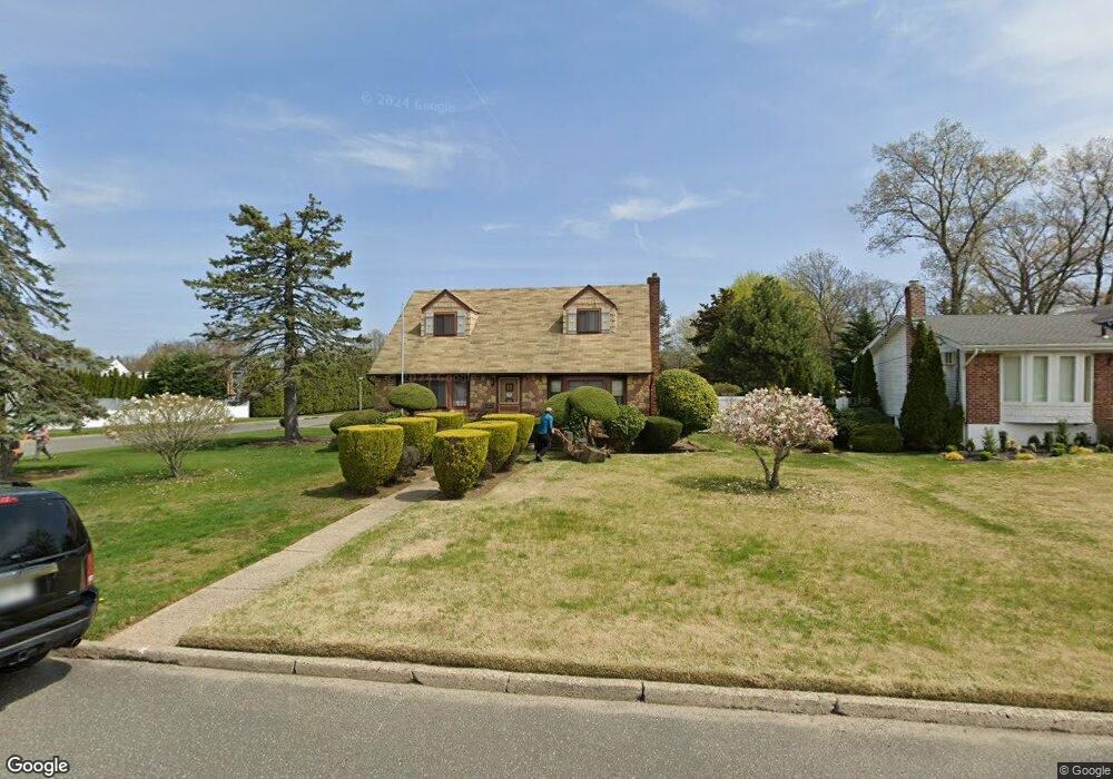 33 Gehrig St, ComMacK, NY 11725 - photo 1