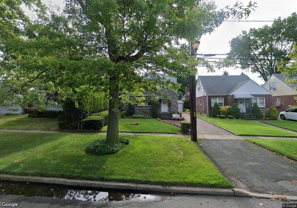 44 Dover Pkwy N, Garden City, NY 11530 - photo 1