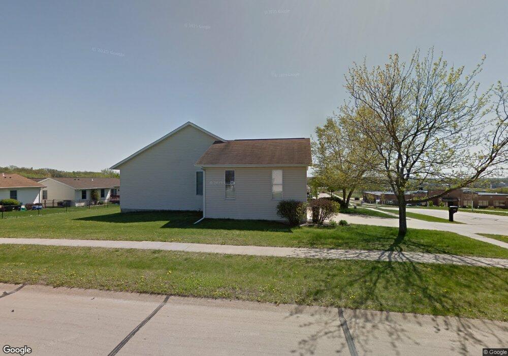 3705 King Dr SW, Cedar Rapids, IA 52404 - photo 1