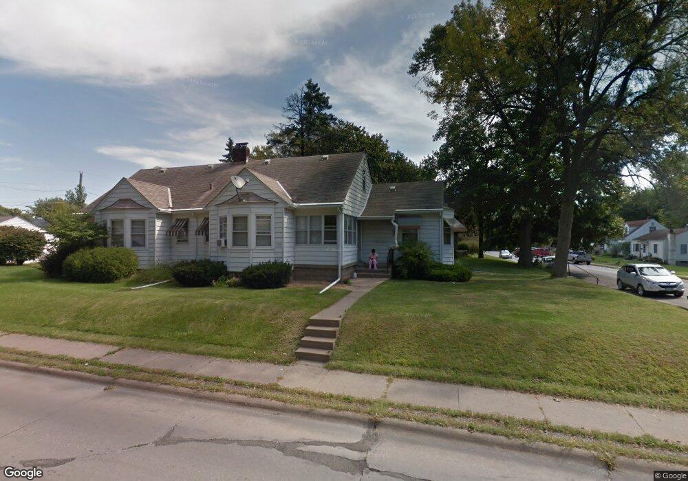 1605 Cedar St, Davenport, IA 52804 - photo 1