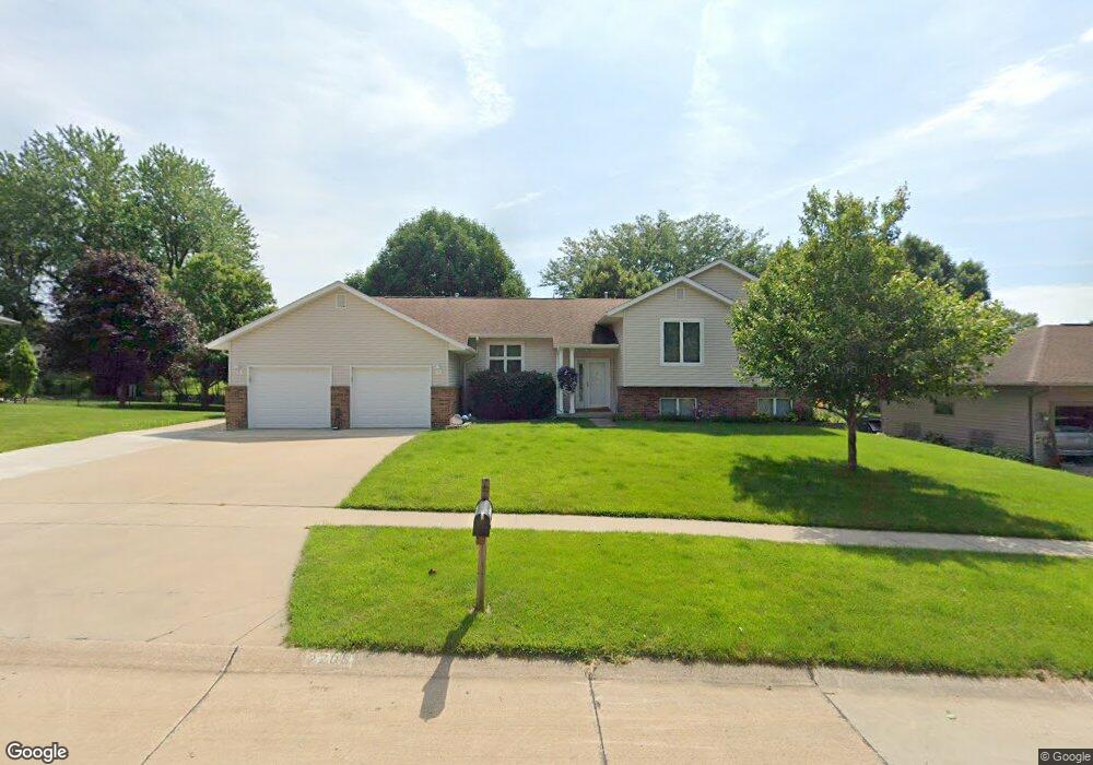 2705 30th St SW, Cedar Rapids, IA 52404 - photo 1