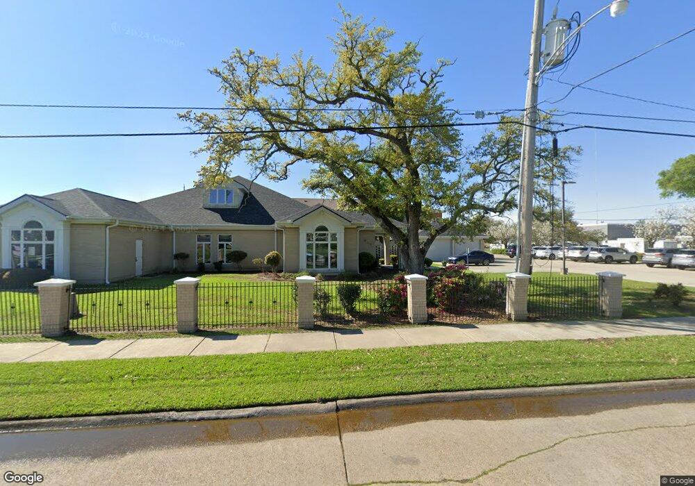633 W Claude St, Lake Charles, LA 70605 - photo 1