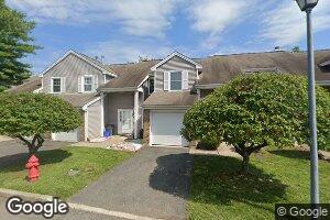 28 Renaissance Ln, New Brunswick, NJ 08901
