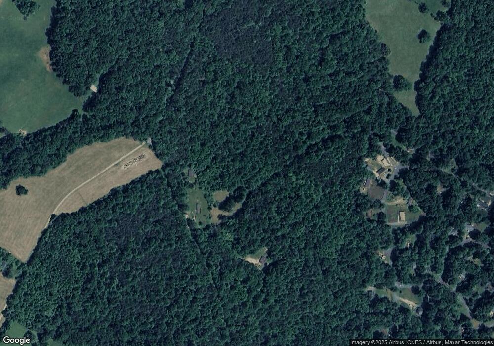 573 Davis Rd, Stanardsville, VA 22973 - photo 1