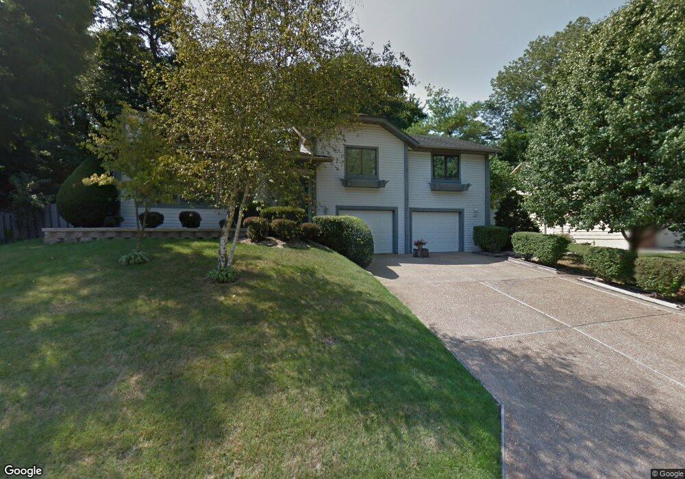 10 Oak Leaf Cir, Collinsville, IL 62234 - photo 1