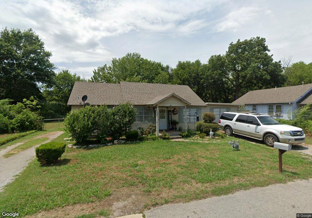 711 S Chickasaw Ave, Claremore, OK 74017 - photo 1