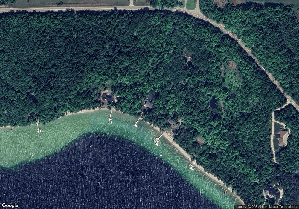 5800 Parsons Ln, Charlevoix, MI 49720 - photo 1