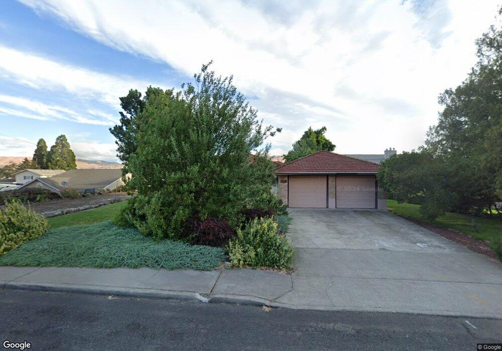 1121 E 8th St, the Dalles, OR 97058 - photo 1