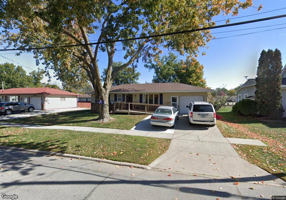 812 E 10 St S, Newton, IA 50208 - photo 1