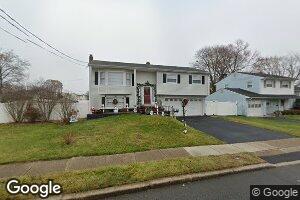 52 Beacon St, Port Reading, NJ 07064