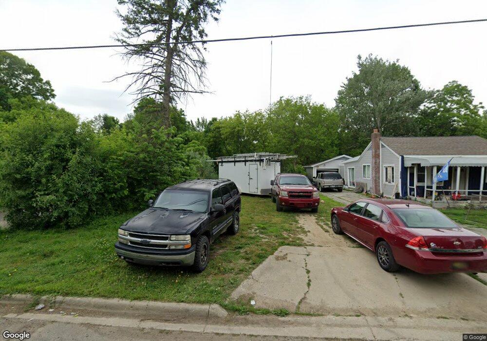 1424 W Juliah Ave, Flint, MI 48505 - photo 1