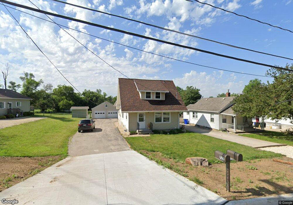 723 Wilson Avenue Dr SW, Cedar Rapids, IA 52404 - photo 1