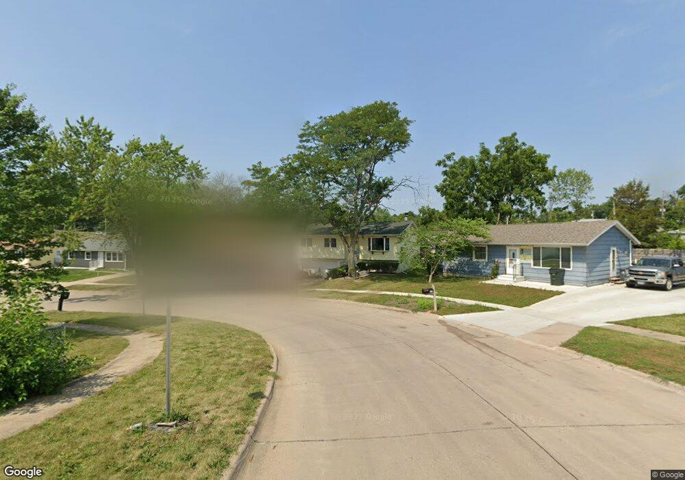 1650 Elaine Dr NW, Cedar Rapids, IA 52405 - photo 1