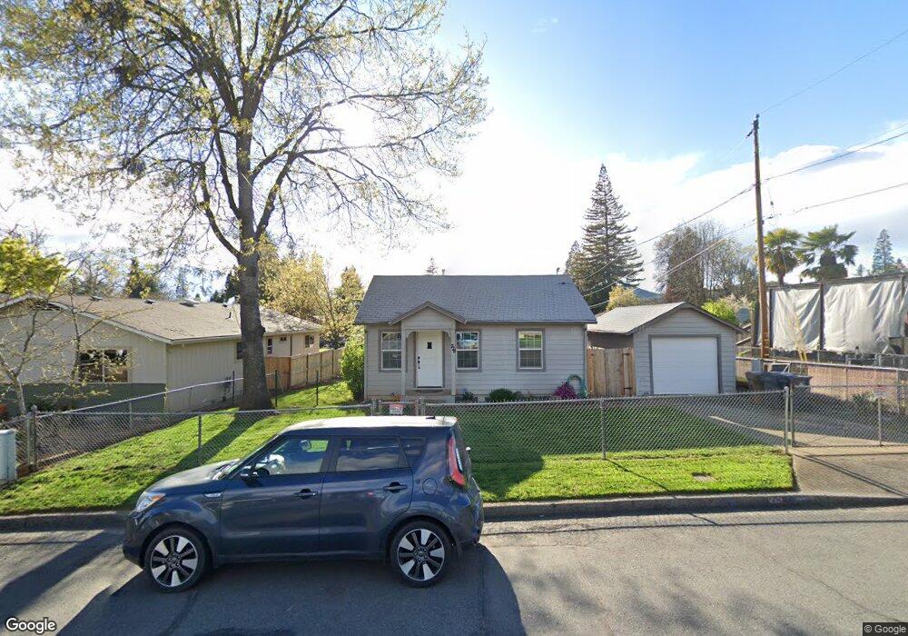 778 NE 11th St, Grants Pass, OR 97526 - photo 1