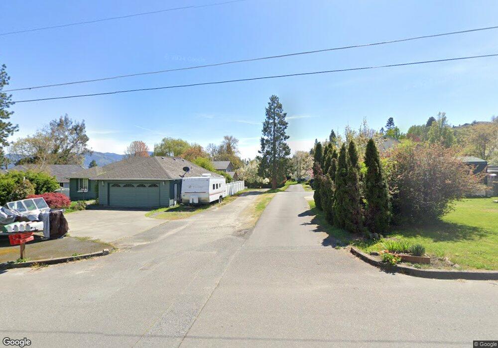 341 NW Valley View Dr, Grants Pass, OR 97526 - photo 1