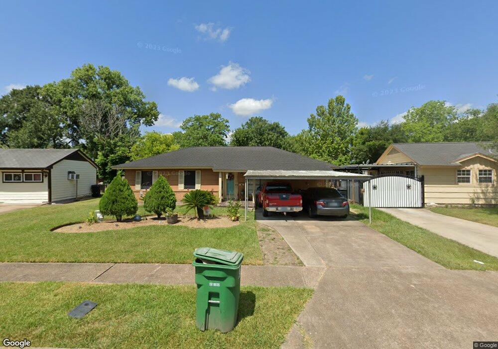 10826 Newton St, Houston, TX 77075 - photo 1