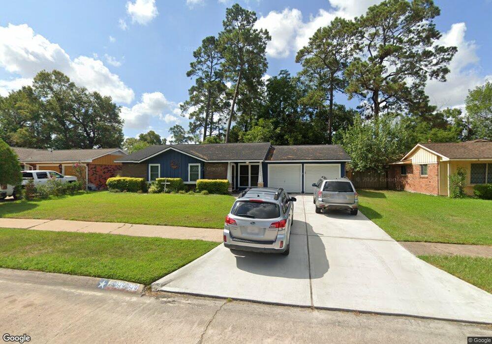 13930 Oak Leaf Ln, Houston, TX 77015 - photo 1