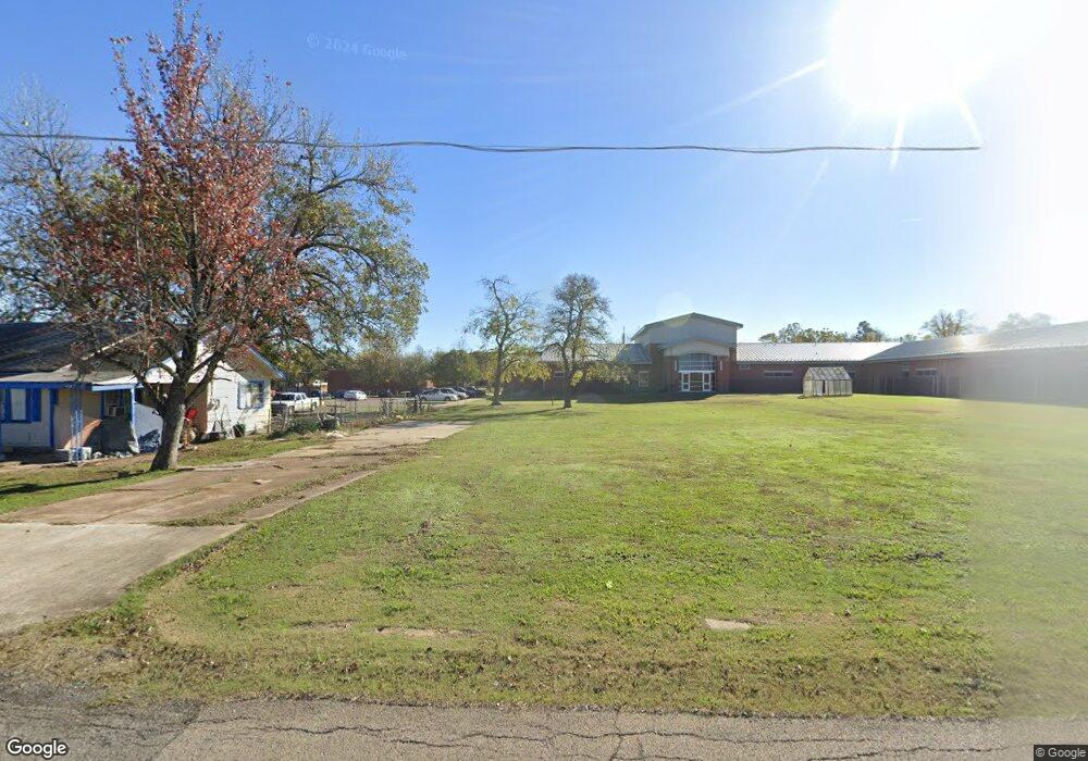 204 E Rena St, Hugo, OK 74743 - photo 1