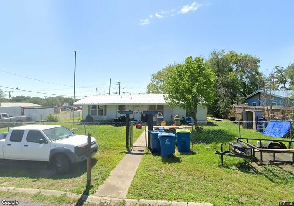 1420 E Corpus Christi St, Beeville, TX 78102 - photo 1