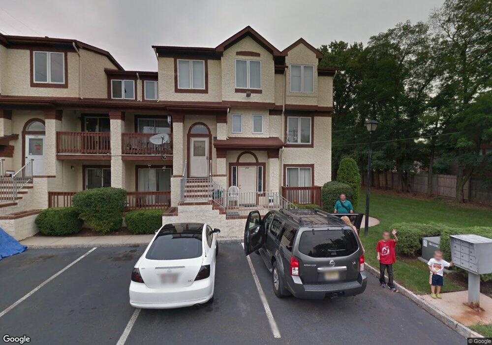 107 Michaels Ct, Woodbridge, NJ 07095 - photo 1