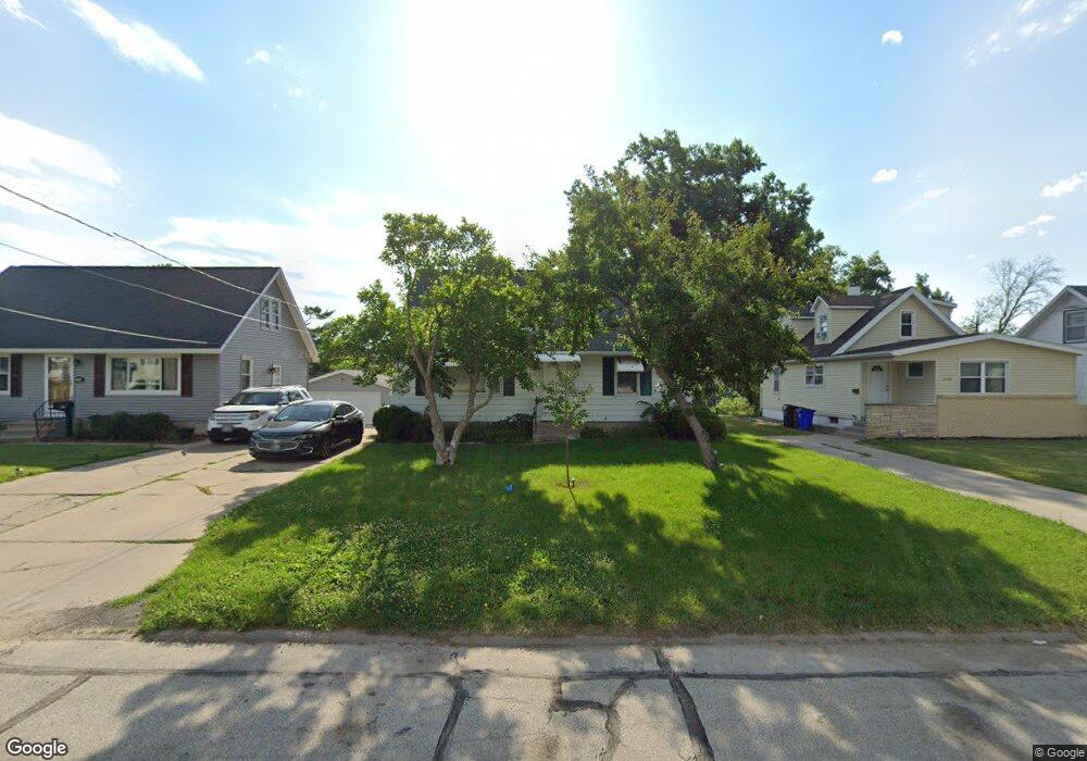 1100 36th St SE, Cedar Rapids, IA 52403 - photo 1