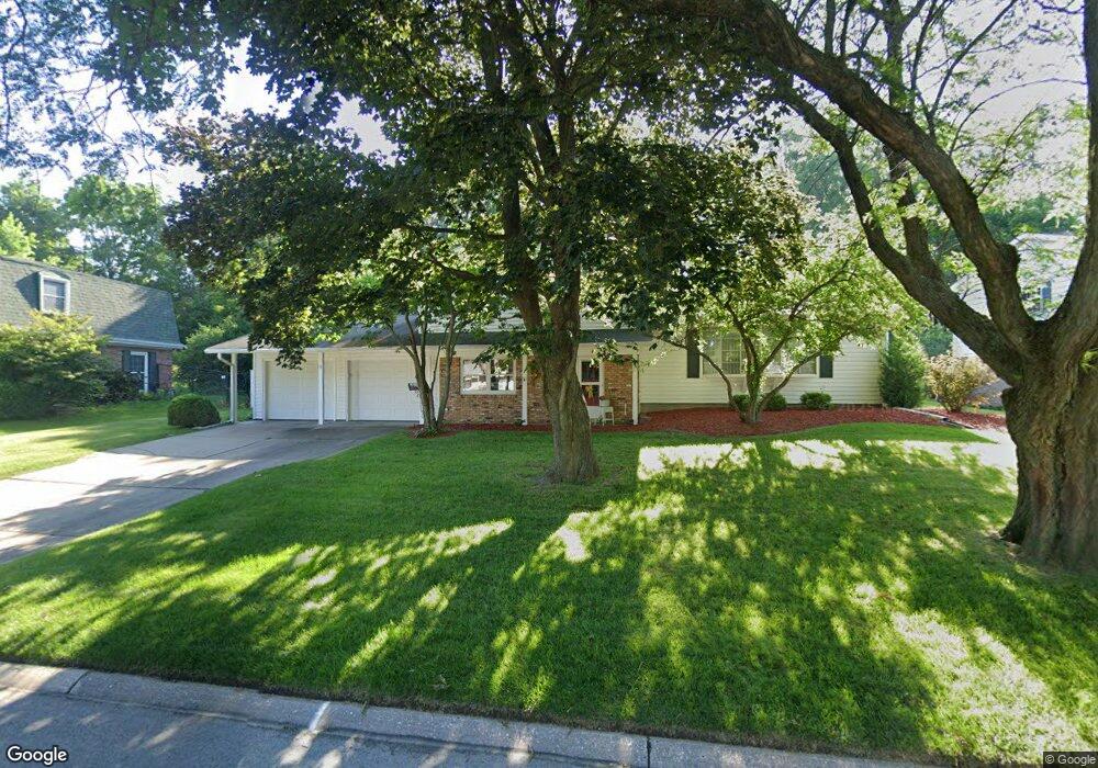 5 Oakbrook Dr, Bettendorf, IA 52722 - photo 1