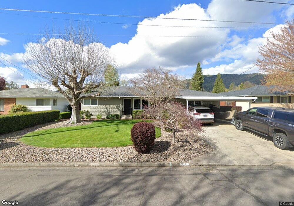 718 NE Riddle Dr, Grants Pass, OR 97526 - photo 1