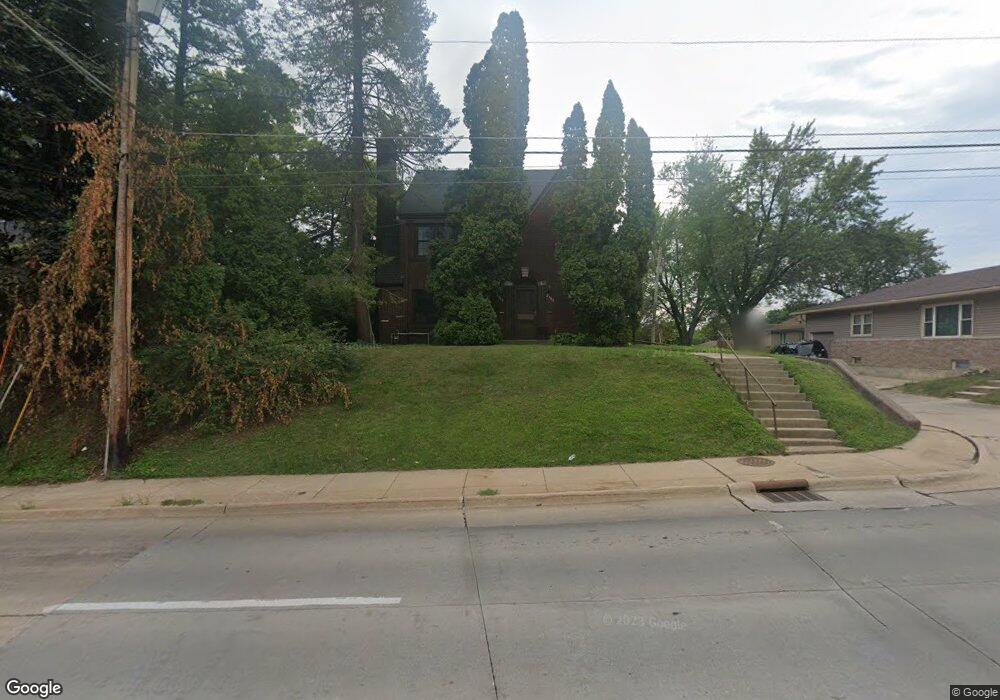 2363 E Locust St, Davenport, IA 52803 - photo 1