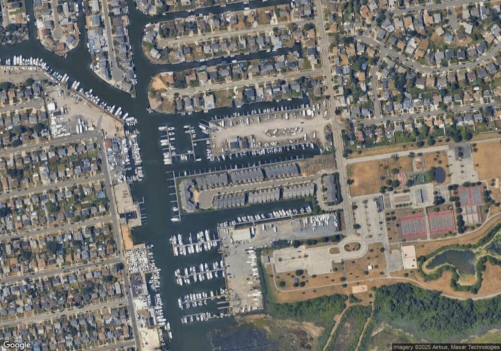 24 Ocean Watch Ct unit 24, Freeport, NY 11520 - photo 1