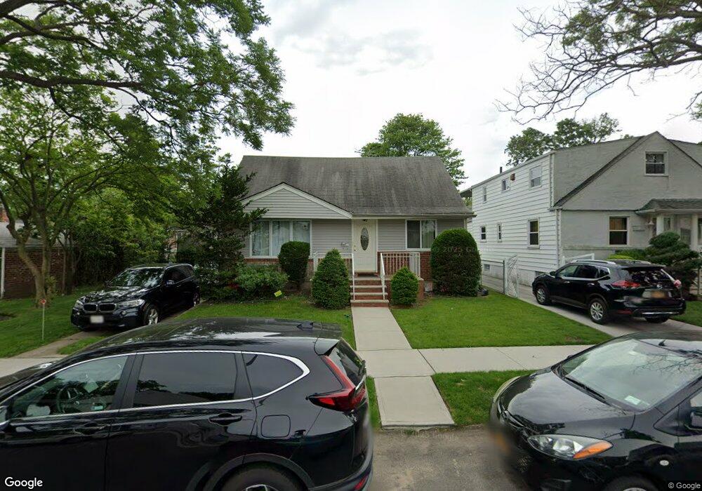 157-24 17th Rd unit 2, Flushing, NY 11357 - photo 1