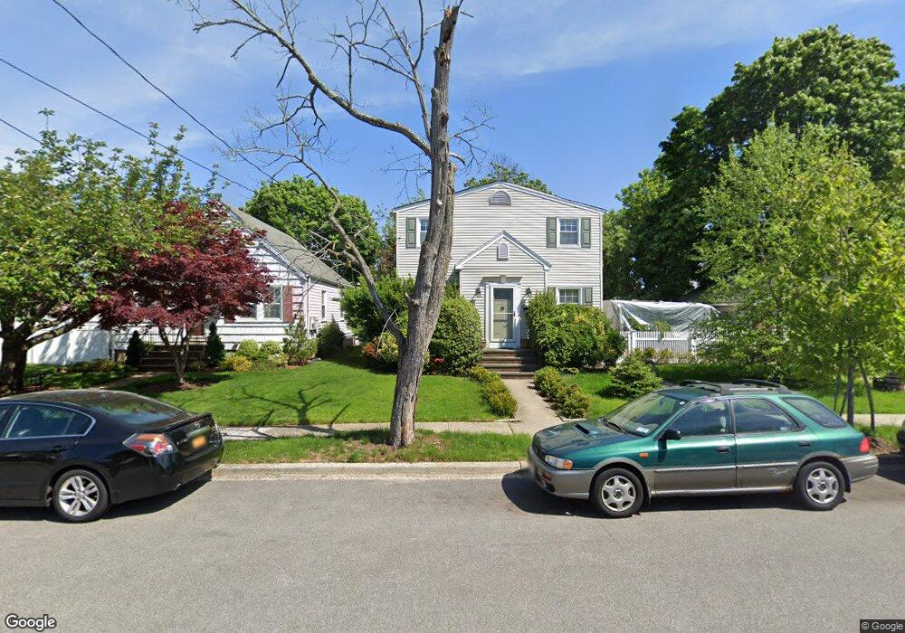 714 Elm St, Franklin Square, NY 11010 - photo 1