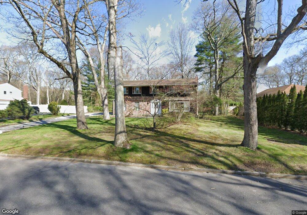 9 Tree Hollow Ln, Dix Hills, NY 11746 - photo 1
