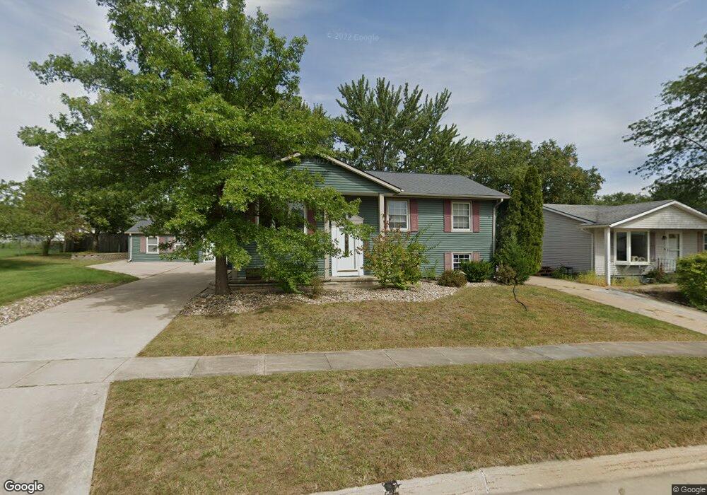 1235 Ingersoll Rd, Waterloo, IA 50701 - photo 1