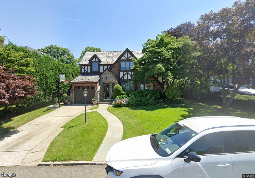 22 Exeter Ln, Manhasset, NY 11030 - photo 1