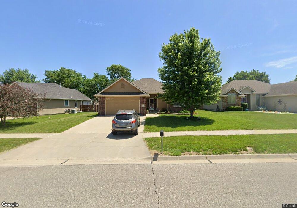 4330 SW Cambridge Ave, Topeka, KS 66610 - photo 1