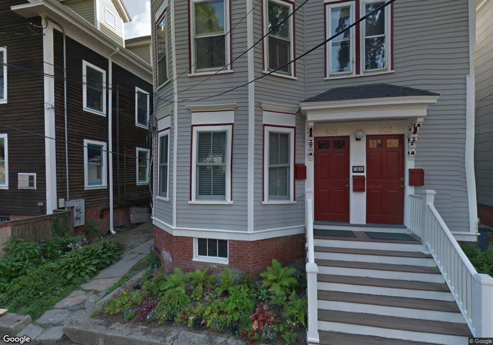 608 Franklin St unit 3, Cambridge, MA 02139 - photo 1