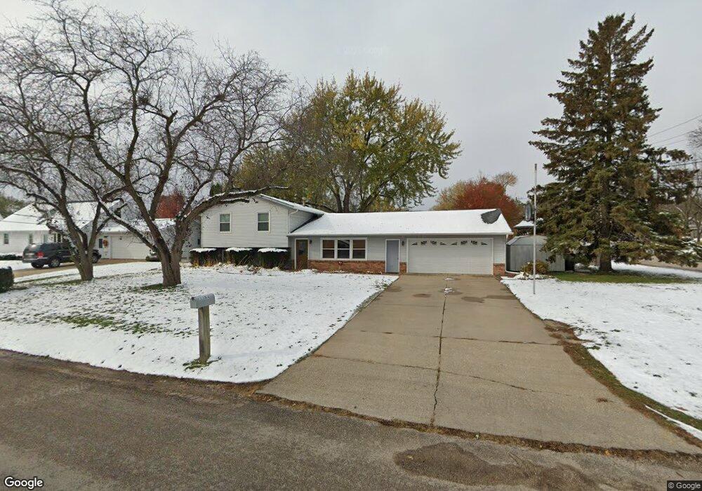 3304 Southland St SW, Cedar Rapids, IA 52404 - photo 1