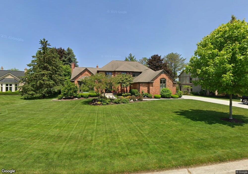 3520 Wedgewood Dr, Rochester Hills, MI 48306 - photo 1