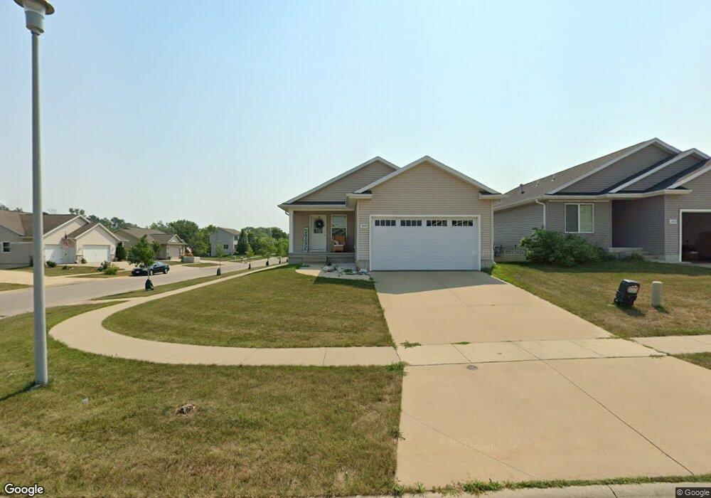 302 Moose Dr NW, Cedar Rapids, IA 52405 - photo 1