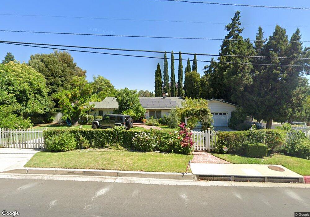 20421 Wells Dr, Woodland Hills, CA 91364 - photo 1