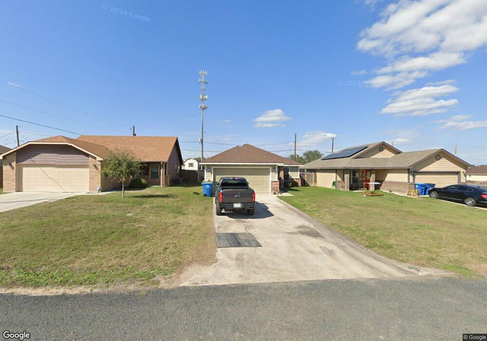 904 W Bates St, Beeville, TX 78102 - photo 1