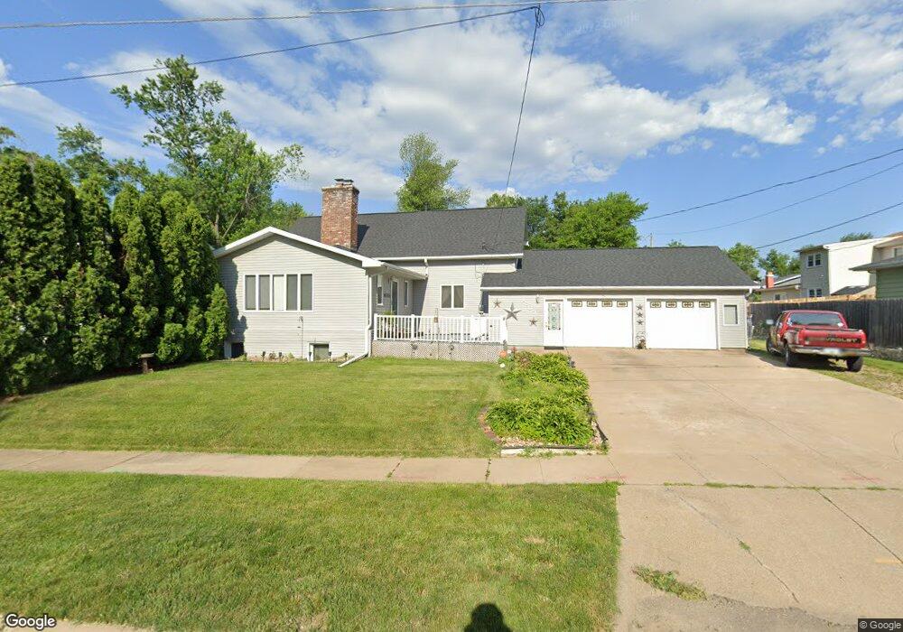 1203 36th St SE, Cedar Rapids, IA 52403 - photo 1