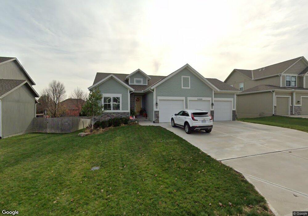20909 W 49th St, Shawnee, KS 66218 - photo 1