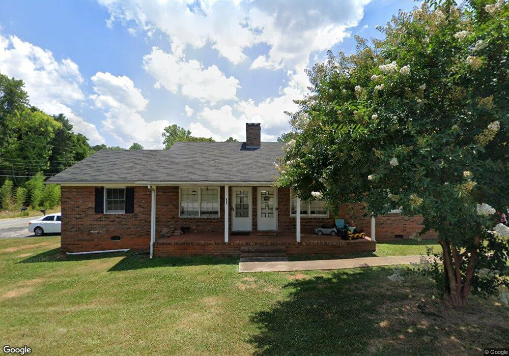927 Robbins St, Asheboro, NC 27203 - photo 1