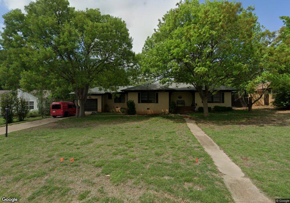 1105 W Elk Ave, Duncan, OK 73533 - photo 1