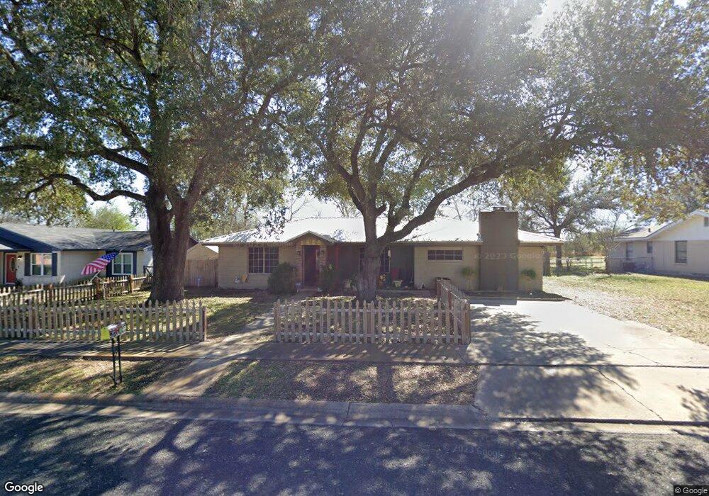 1408 Wren Ln, Beeville, TX 78102 - photo 1