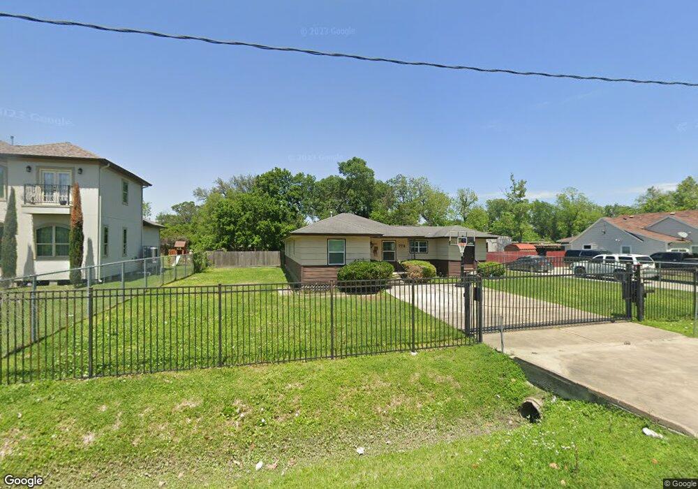 772 W Rittenhouse Rd, Houston, TX 77091 - photo 1