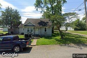 812 W Court St, Fairfield, IL 62837